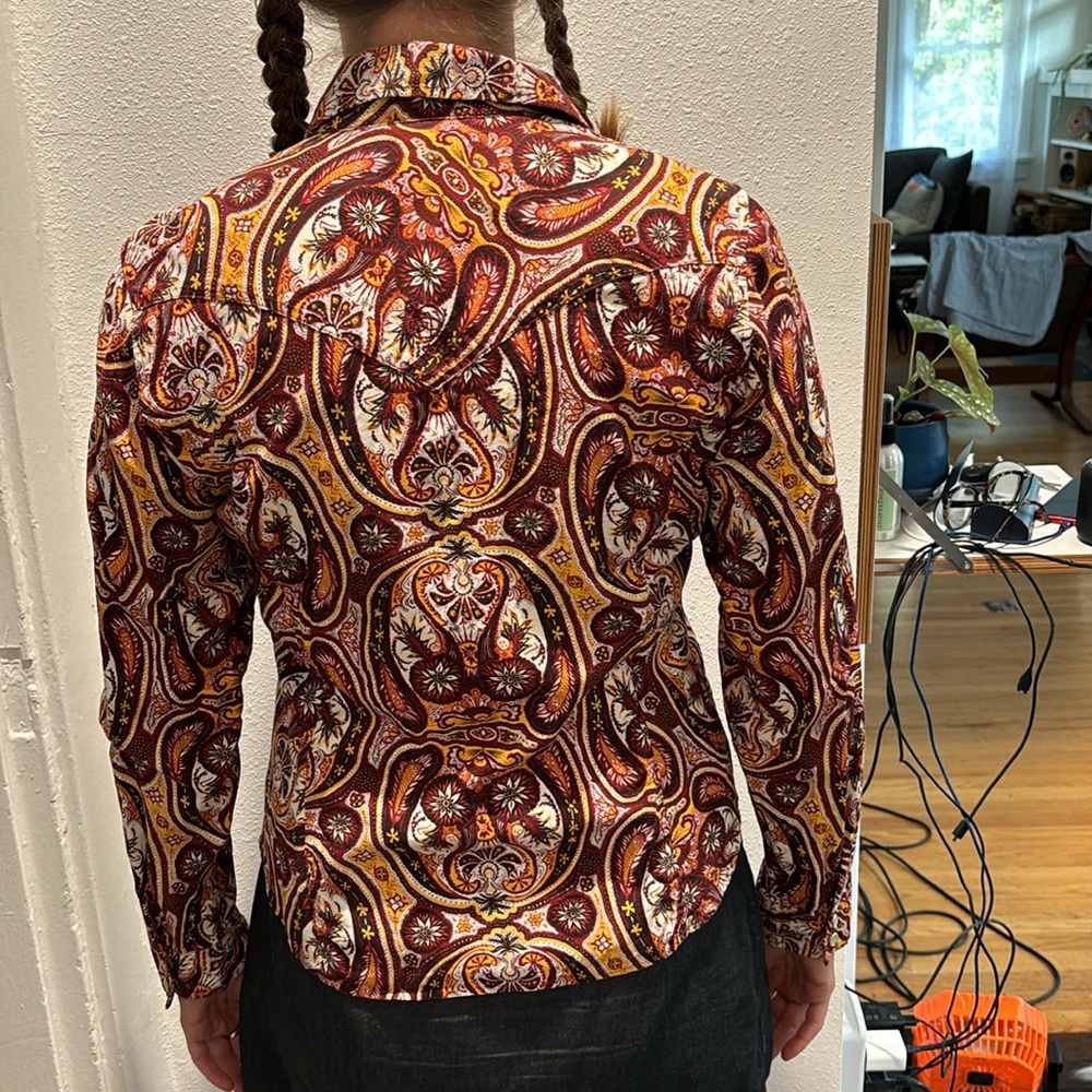 Amazing pasley pattern western style snap shirt - Picture 3 of 3